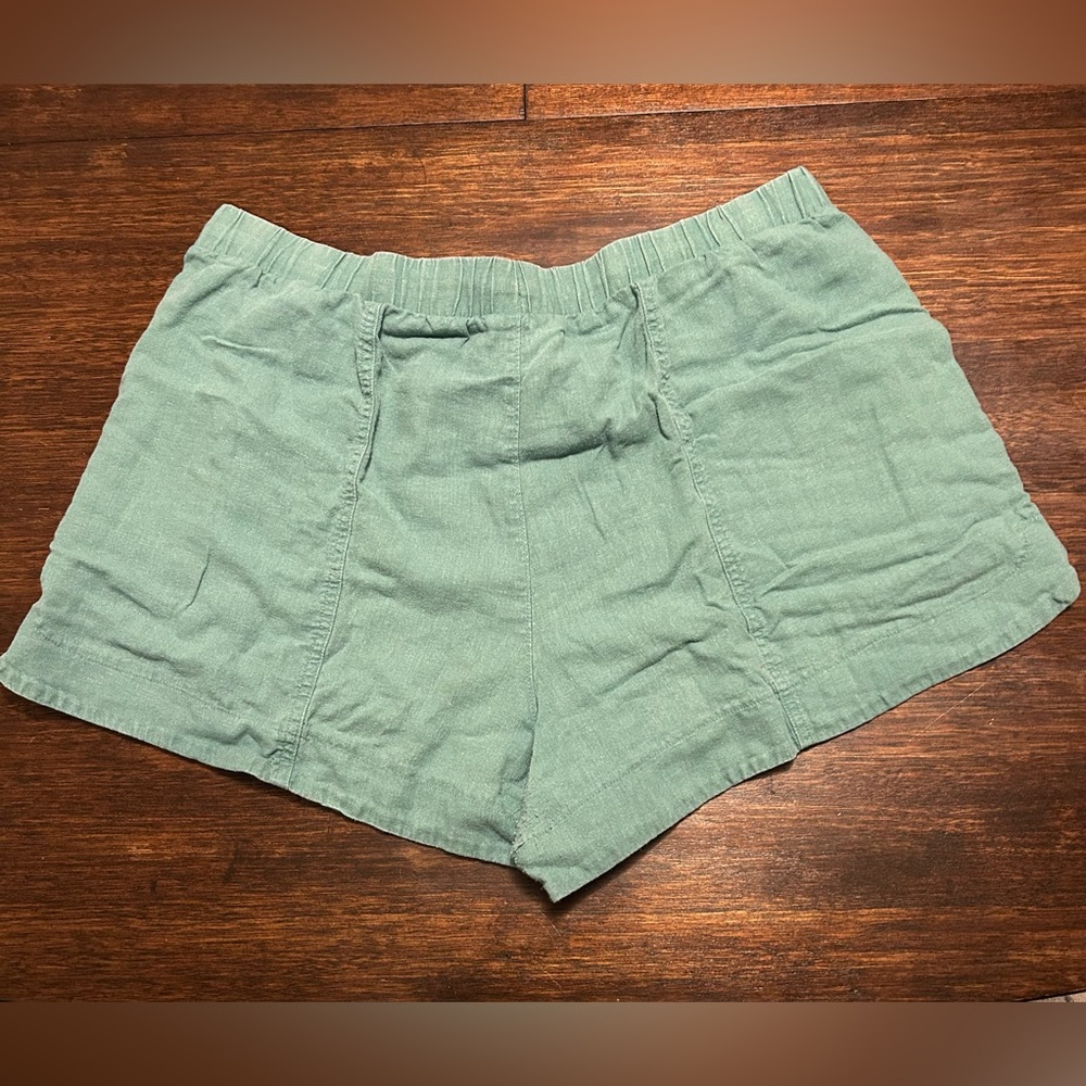 Universal Thread Green Shorts - Picture 3 of 4